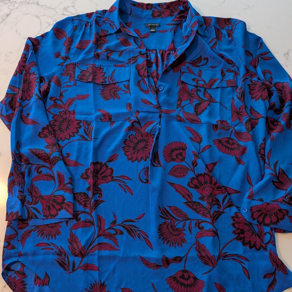 Like new Ann Taylor blouse, size M